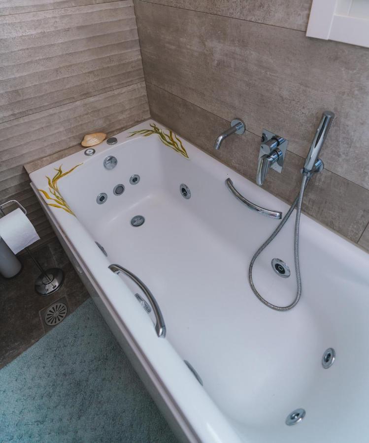 Apartament Lux House With Outdoor Jacuzzi And Sea View In Santorini Emporio  Zewnętrze zdjęcie